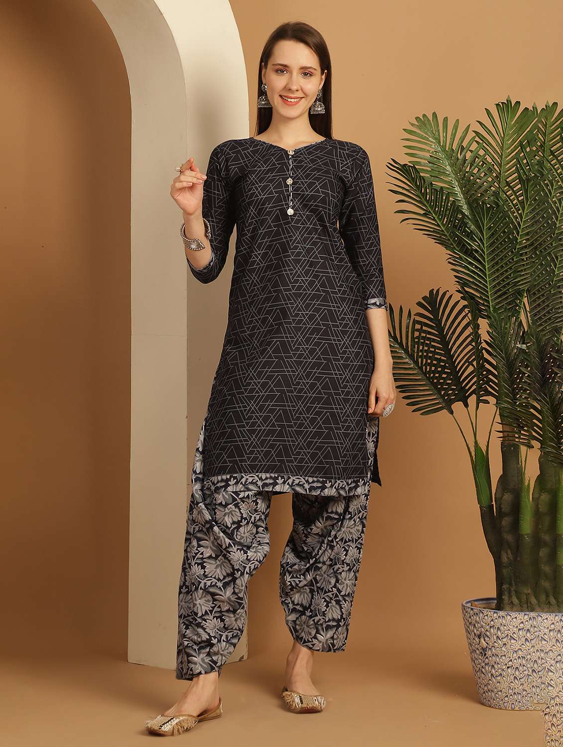 women geometric kurta salwar set with dupatta - 21558480 -  Standard Image - 4