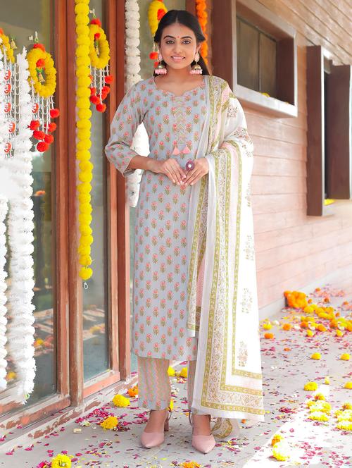 women floral notch neck kurta pant set with dupatta - 21558482 - Standard Image - 0