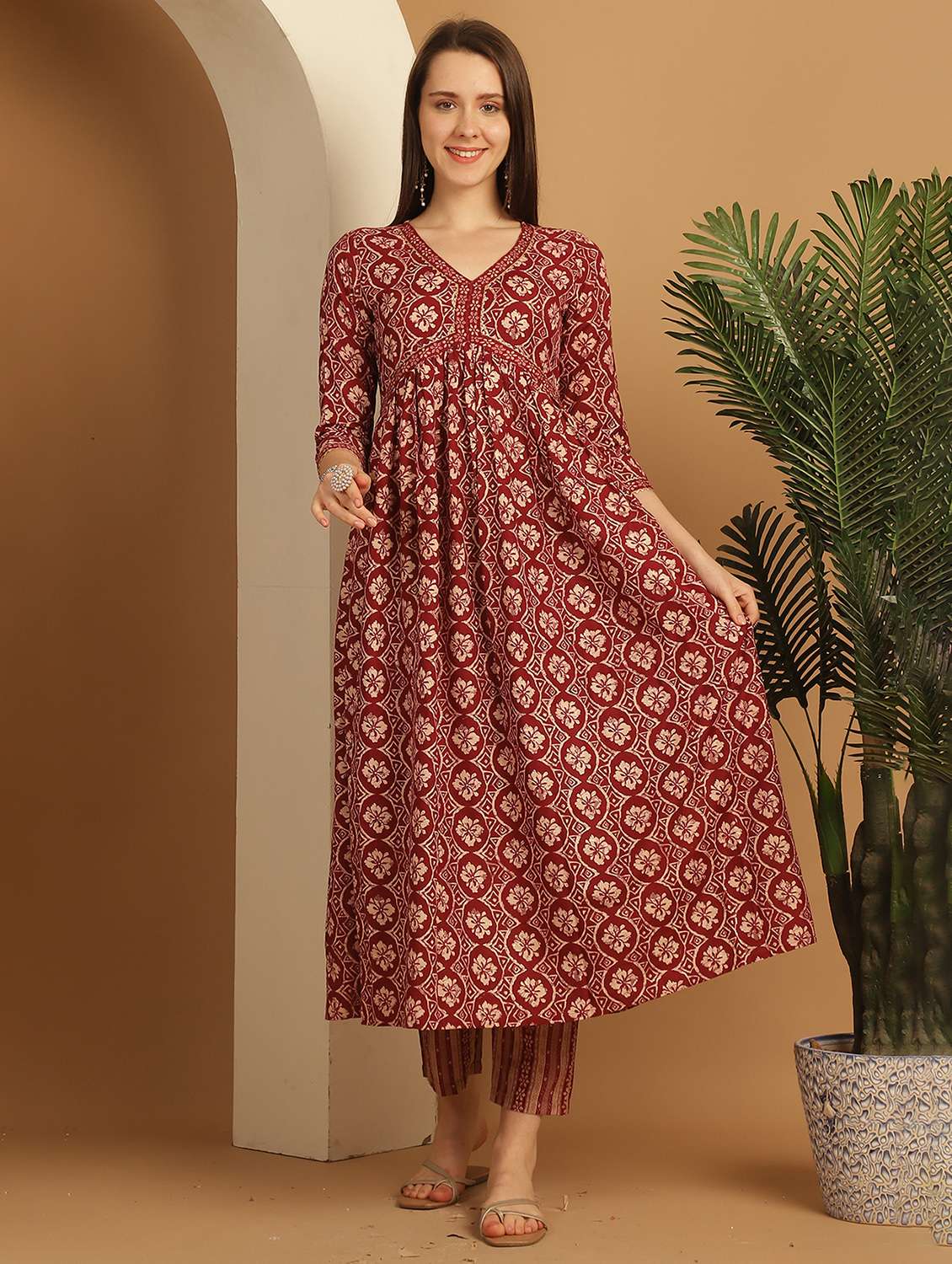 women floral kurta pant set with dupatta - 21558492 - Standard Image - 4