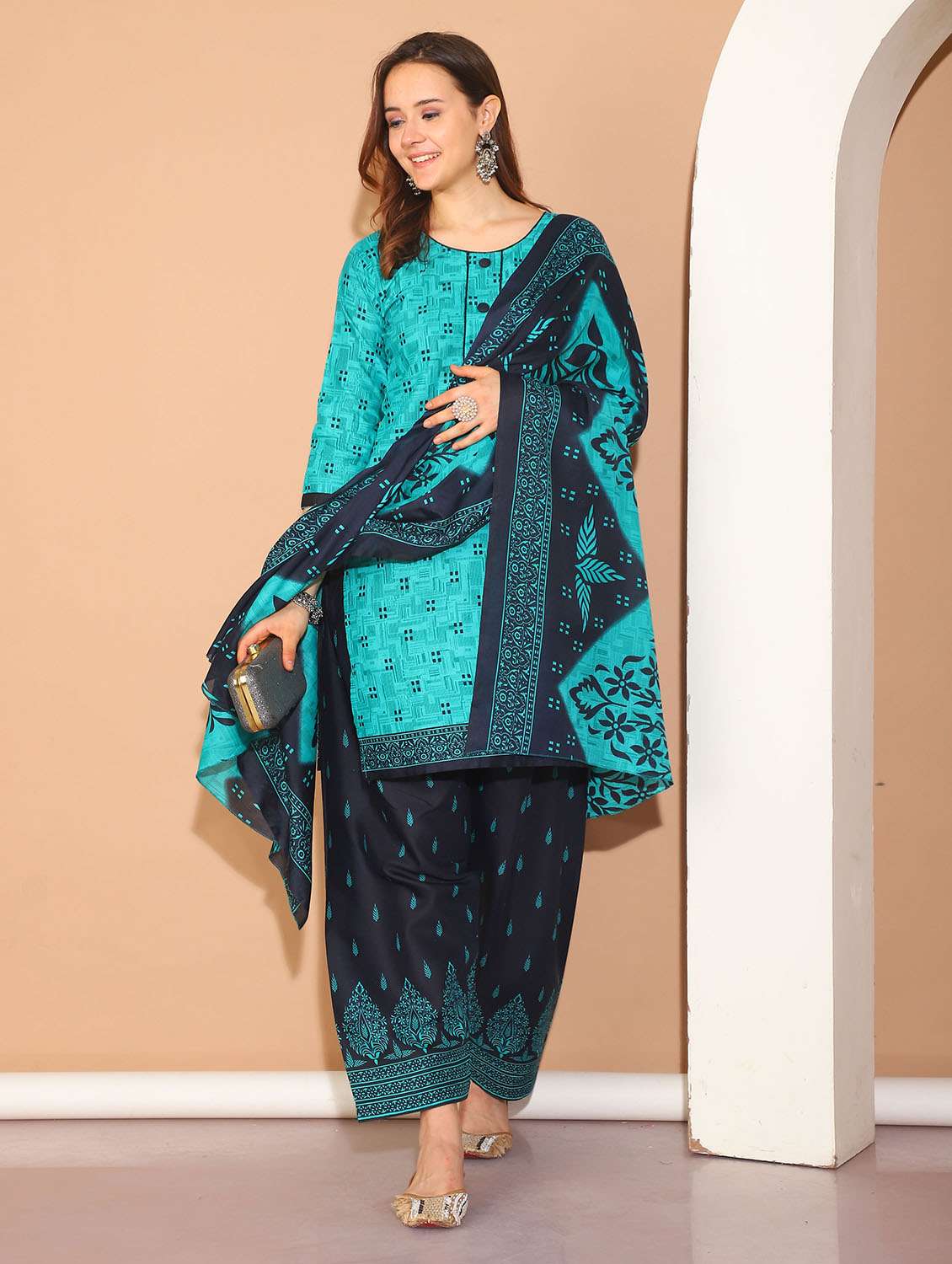 women geometric printed kurta salwar set with dupatta - 21558520 -  Standard Image - 1