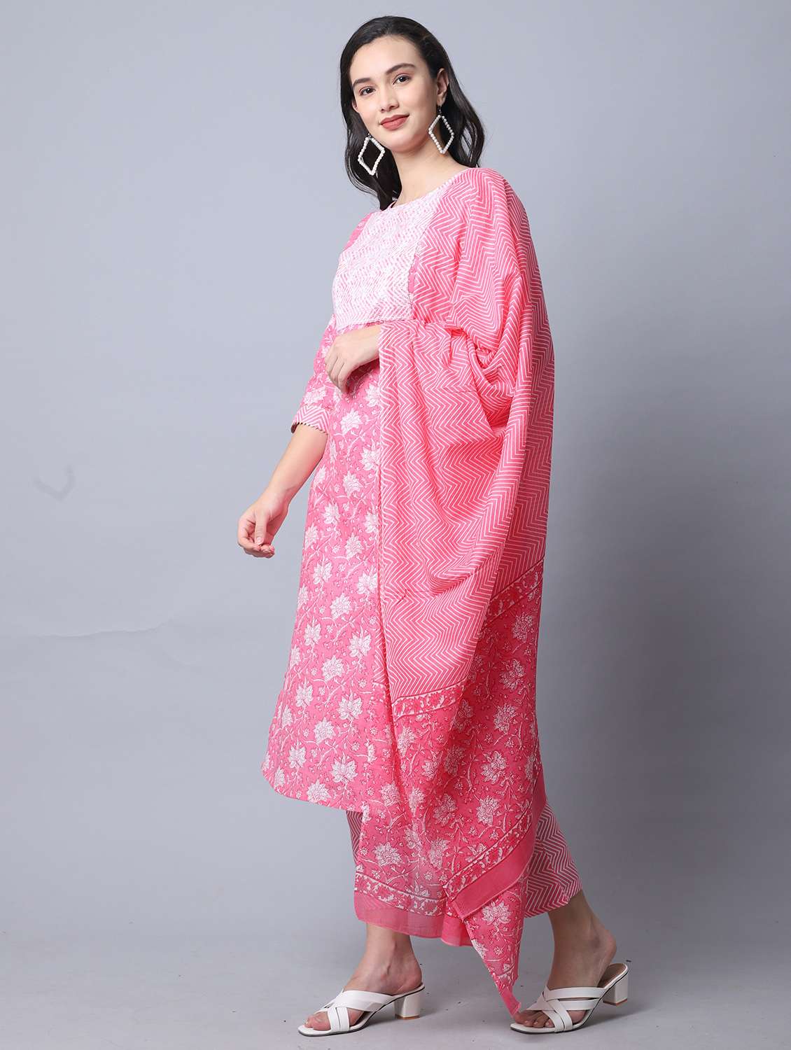 women floral kurta pant set with dupatta - 21558591 - Standard Image - 1