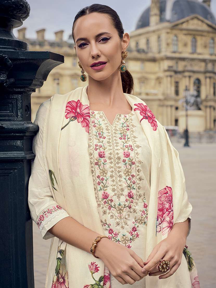 women embroidered kurta pant set with dupatta - 21558673 -  Standard Image - 6