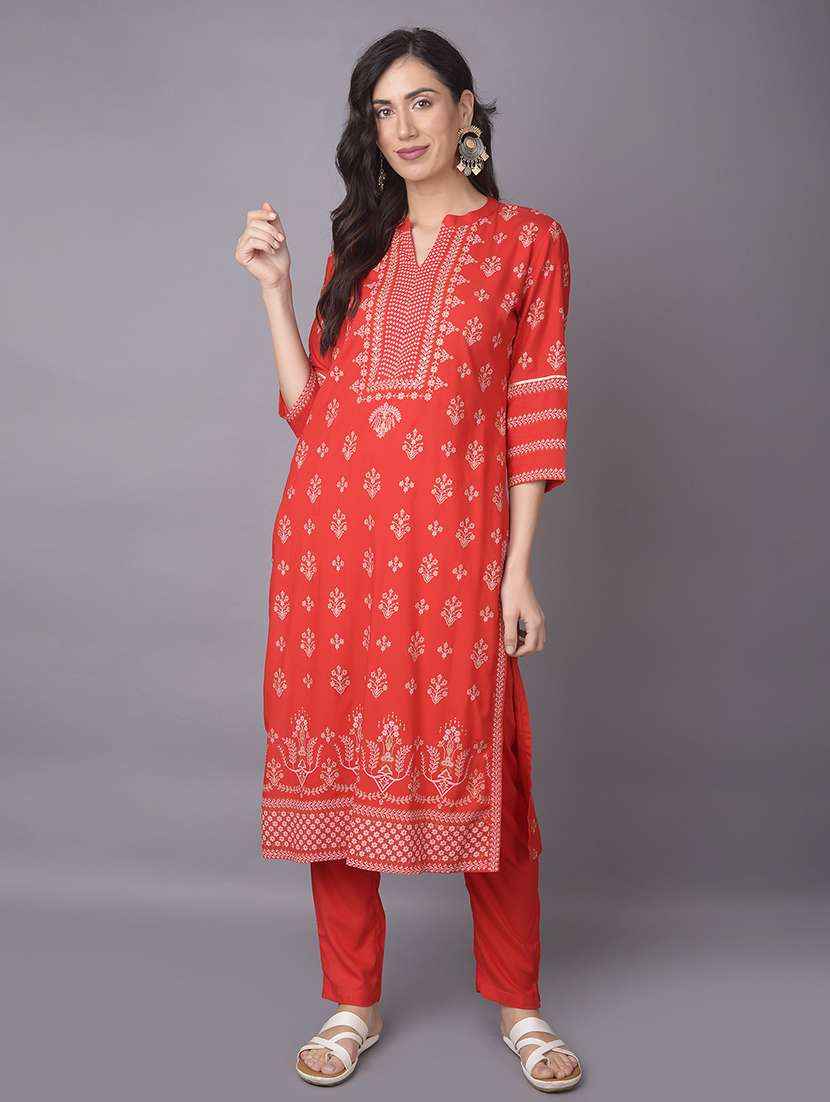 women red foil printed kurta pant set
