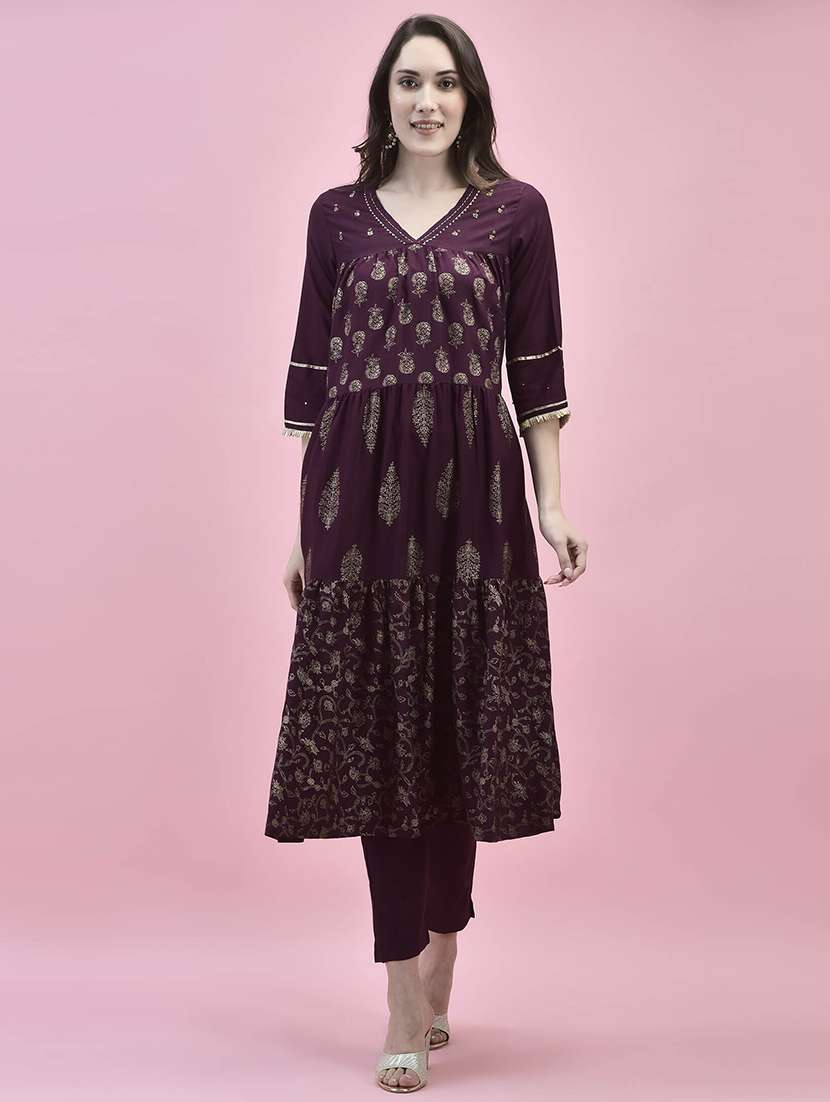 women printed three quarter sleeves kurta pant set