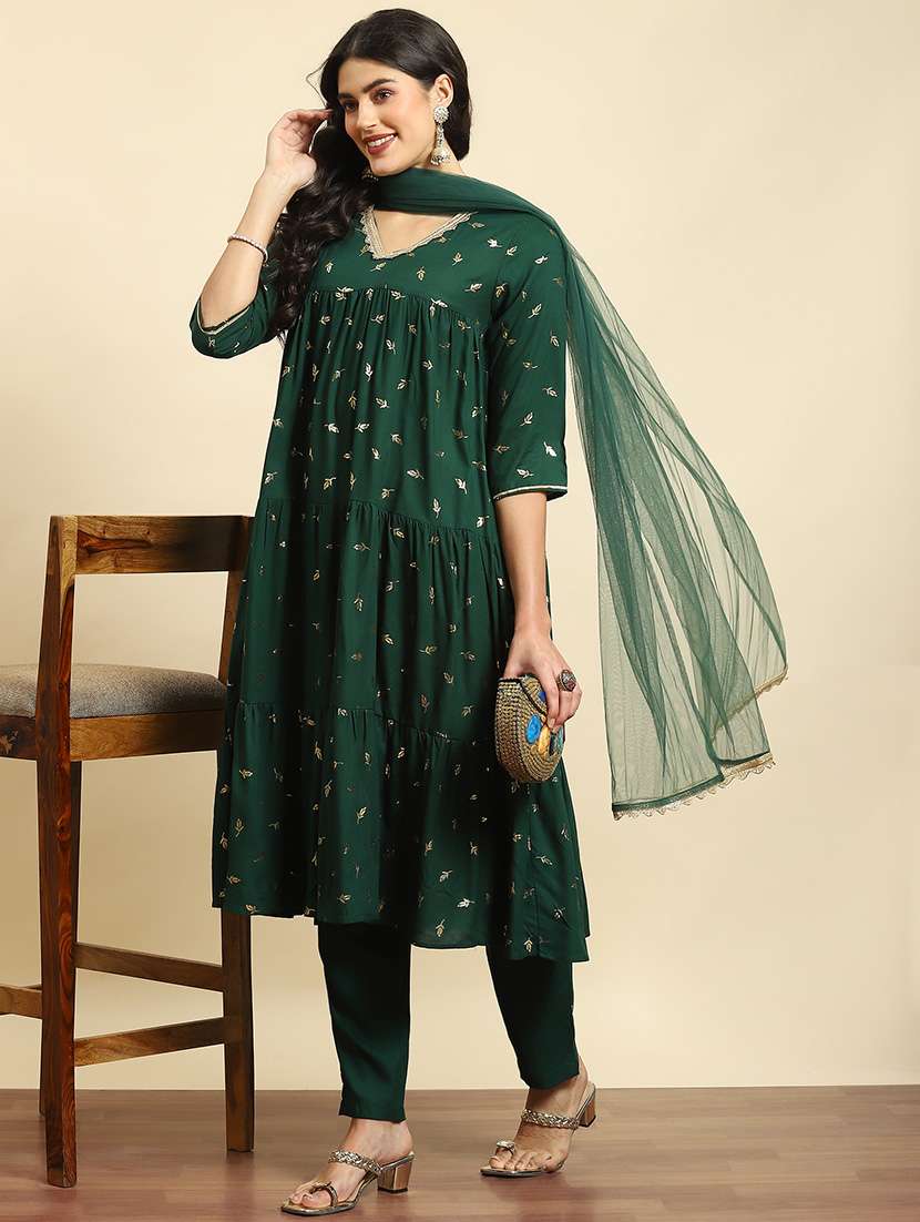 women foil print kurta pant set with dupatta