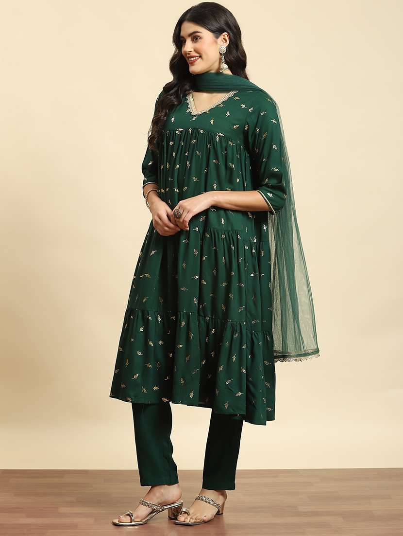 women foil print kurta pant set with dupatta - 21559553 -  Standard Image - 1