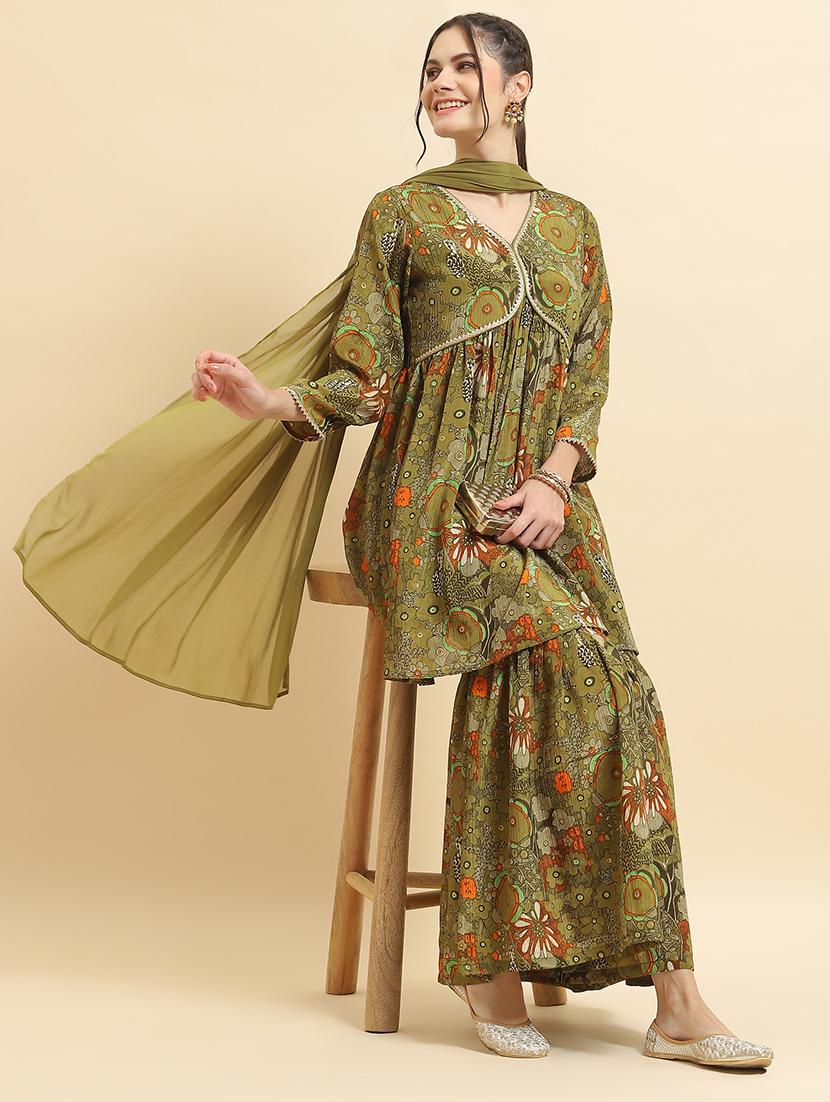 women three quarter sleeve kurta sharara with dupatta set - 21559610 - Standard Image - 4