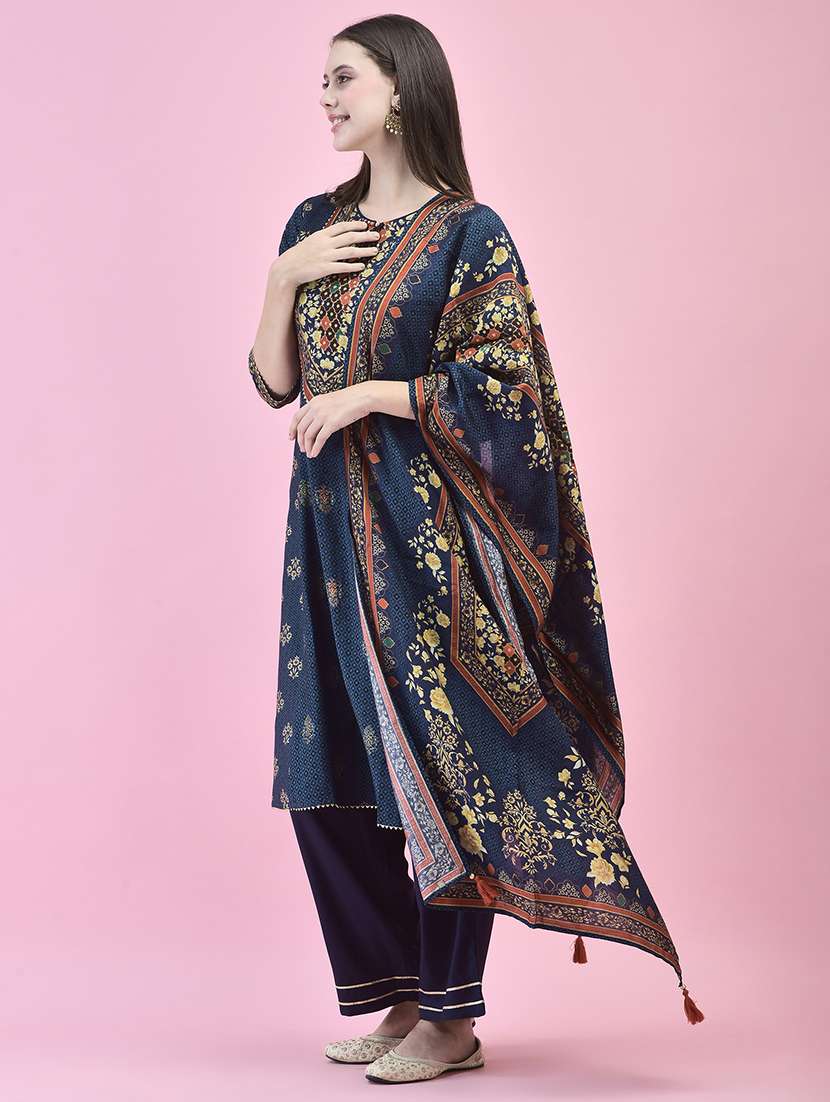 Women Three Quarter Sleeve Kurta Pant With Dupatta Set