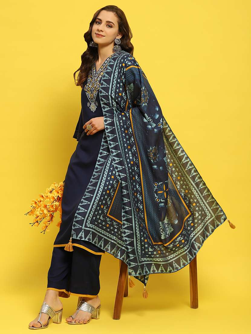 women embroidered kurta pant set with duaptta - 21559628 - Standard Image - 4