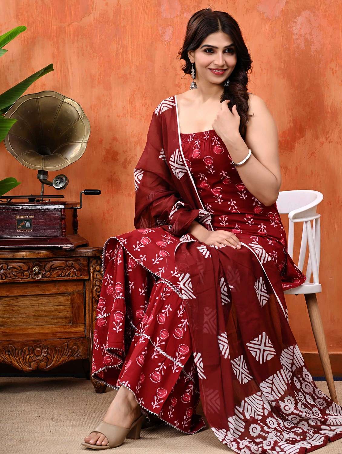 women printed sleeveless kurta sharara with dupatta set - 21559745 - Standard Image - 4