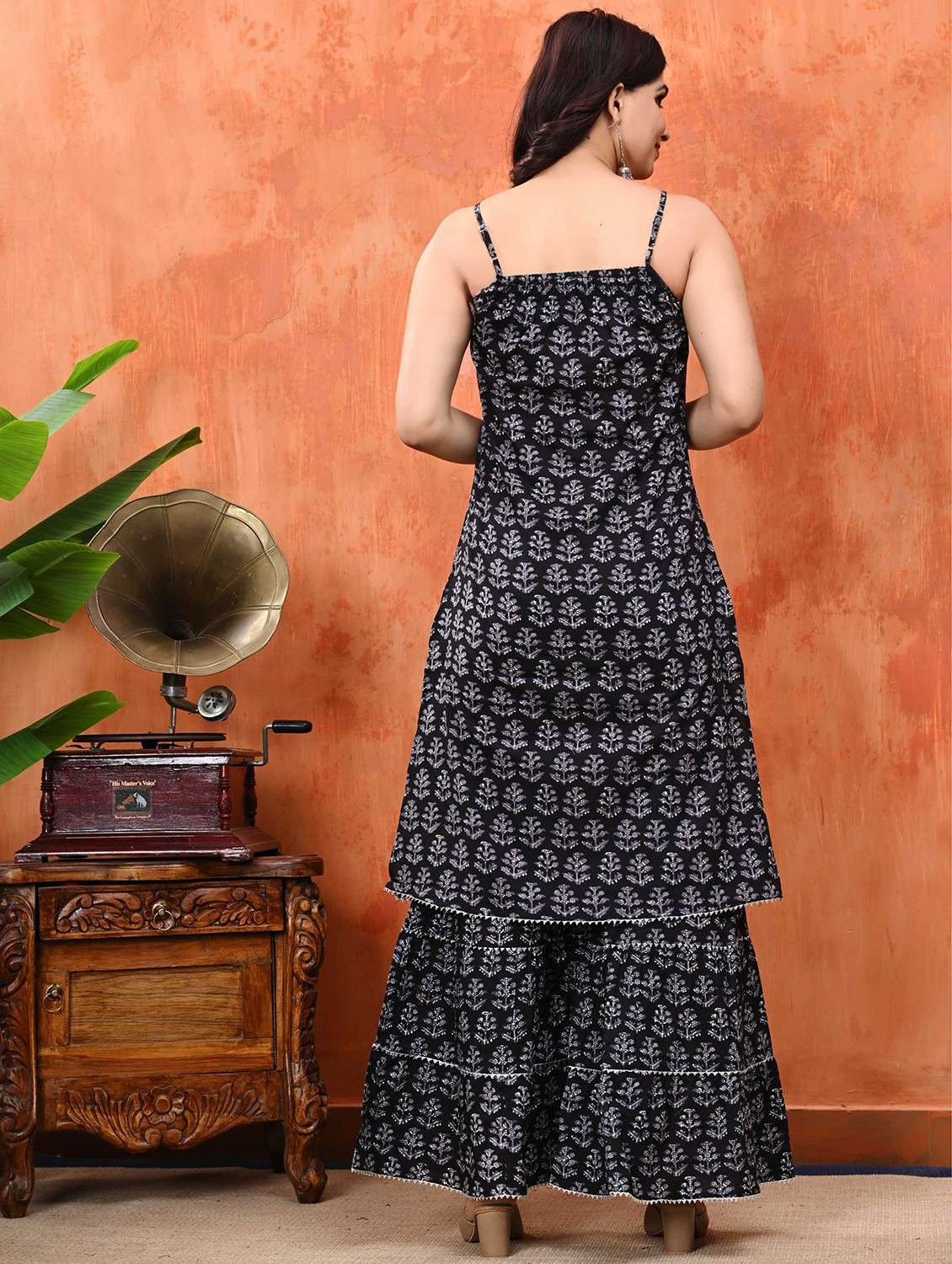 women black printed kurta sharara set - 21559747 - Standard Image - 4