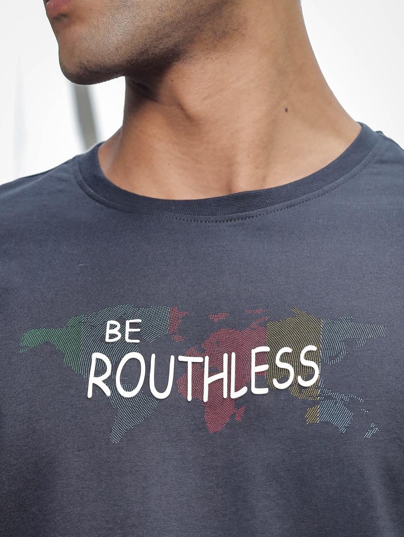men round neck chest print t-shirt - 21563310 - Standard Image - 4