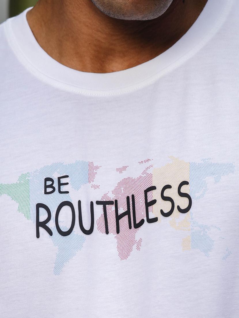 men round neck chest print t-shirt - 21563311 - Standard Image - 4