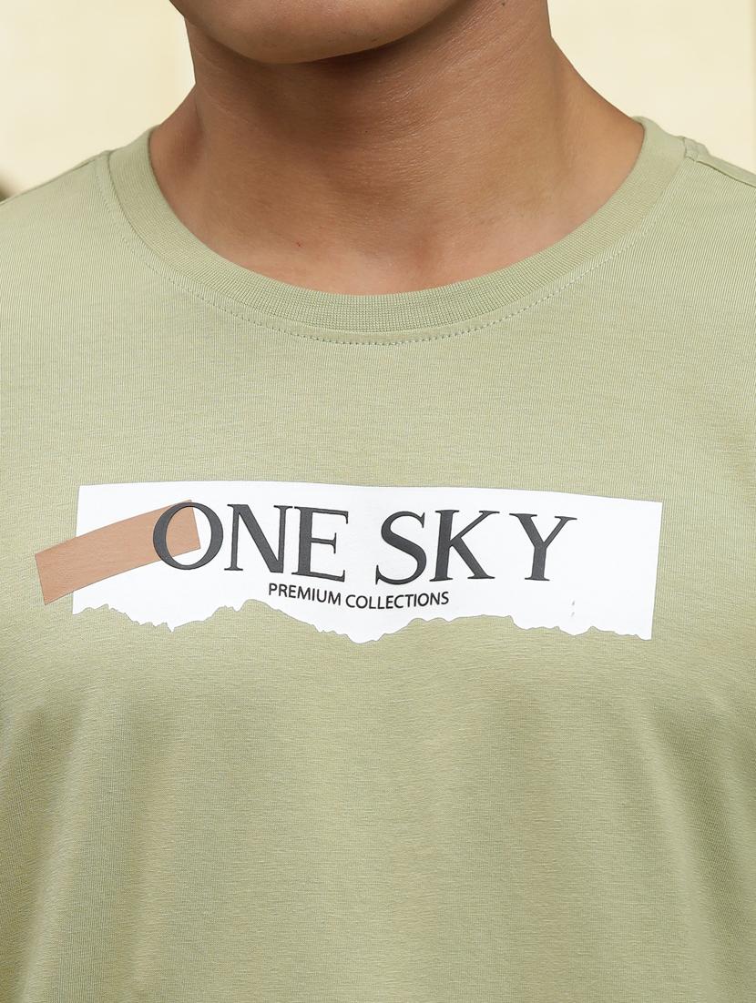 men round neck chest print t-shirt - 21563317 - Standard Image - 4