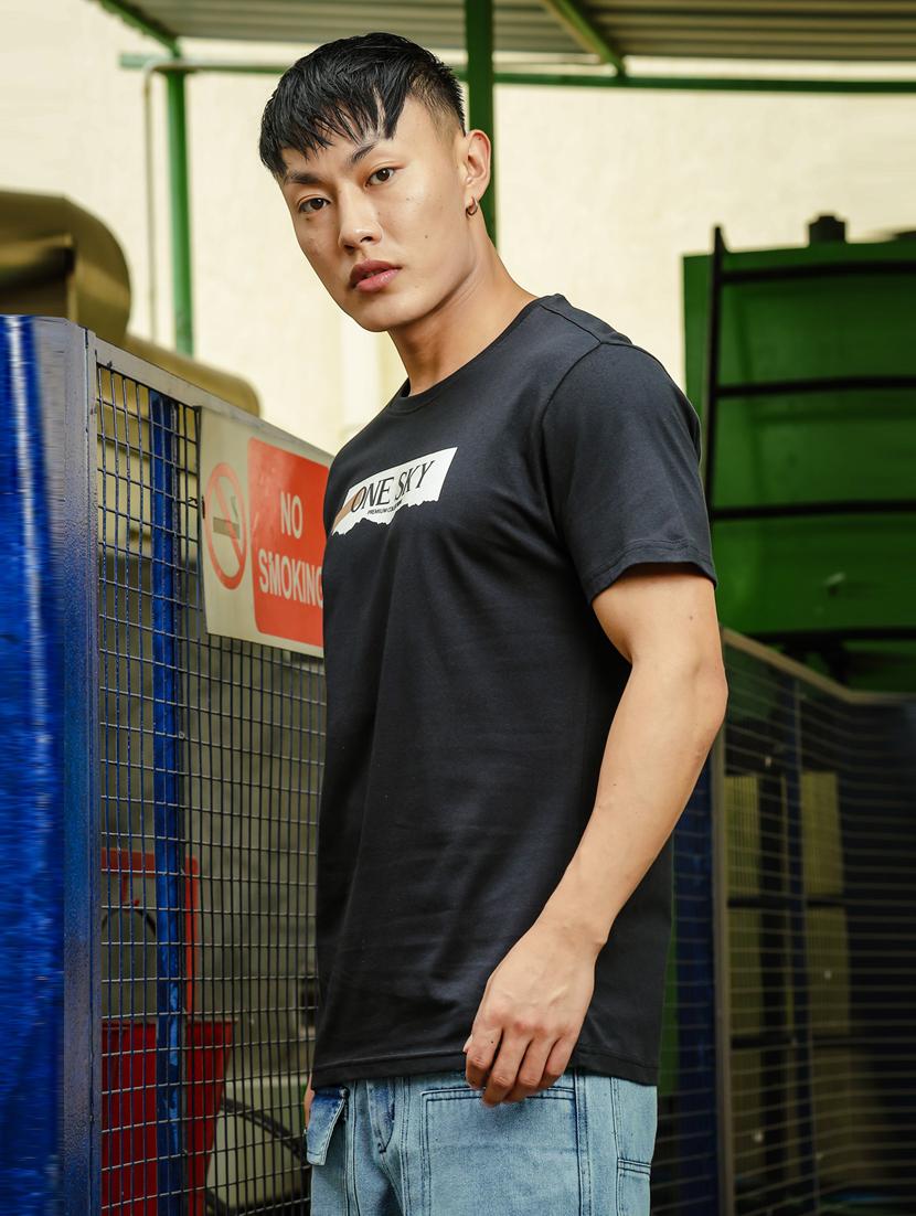 men round neck chest print t-shirt - 21563318 - Standard Image - 1
