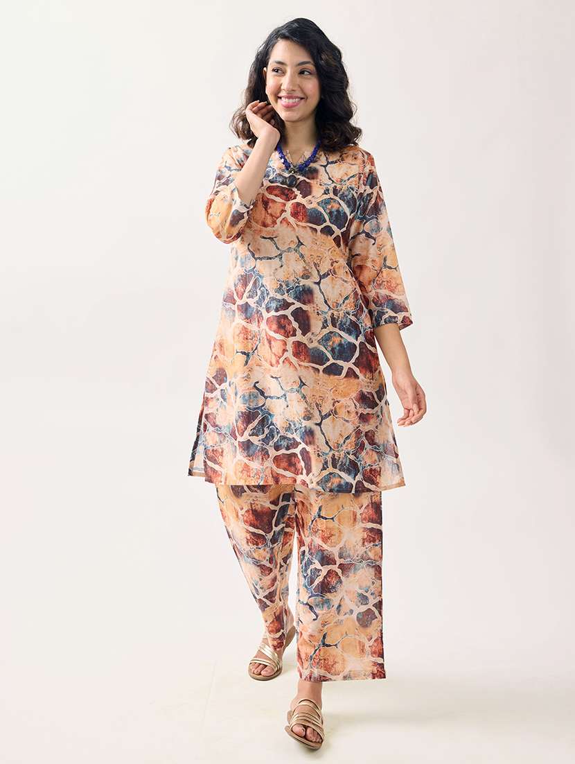 women printed quarter sleeves kurta pant set 