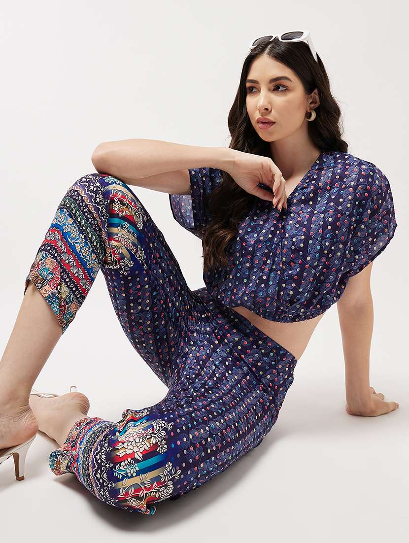 women blue printed v neck co-ord set - 21567263 - Standard Image - 4