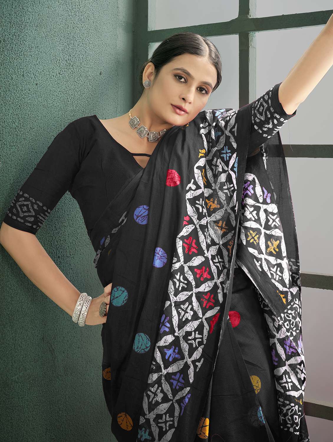 women printed saree with blouse - 21568889 -  Standard Image - 1