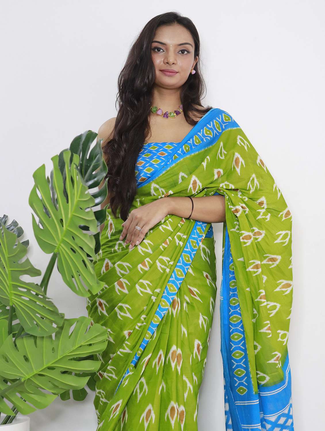 women ikat printed pure cotton saree with blouse - 21569091 -  Standard Image - 1