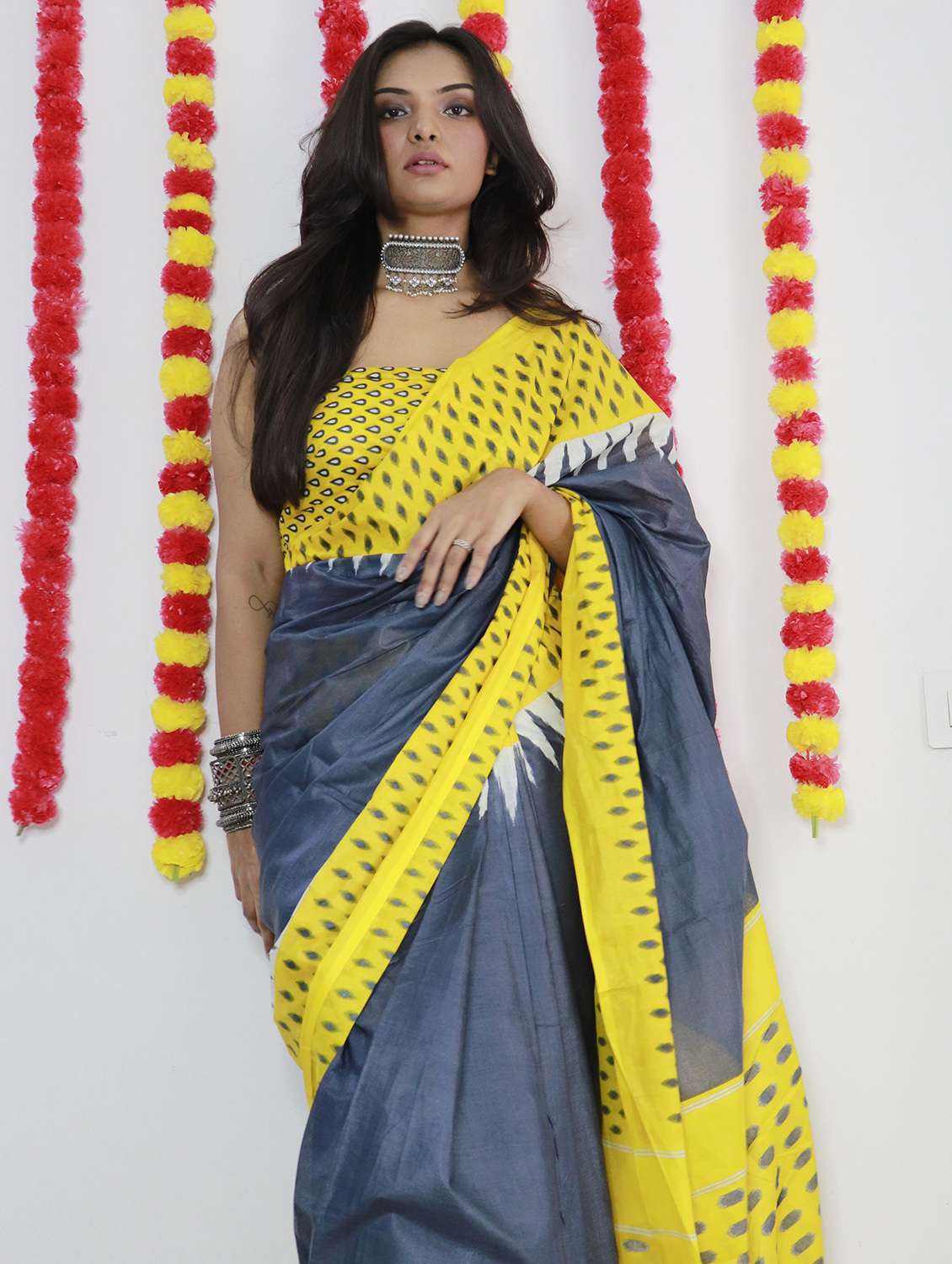 women ikat printed pure cotton saree with blouse - 21569154 -  Standard Image - 1