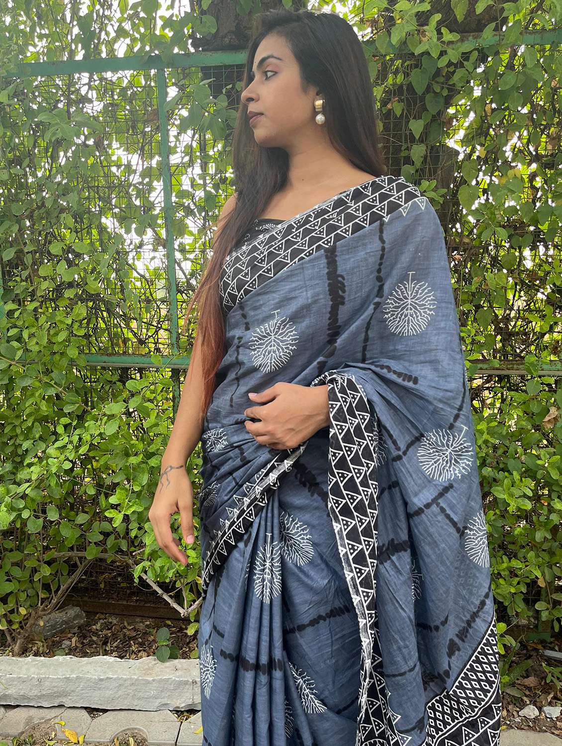 women printed pure cotton saree with blouse - 21569160 -  Standard Image - 1