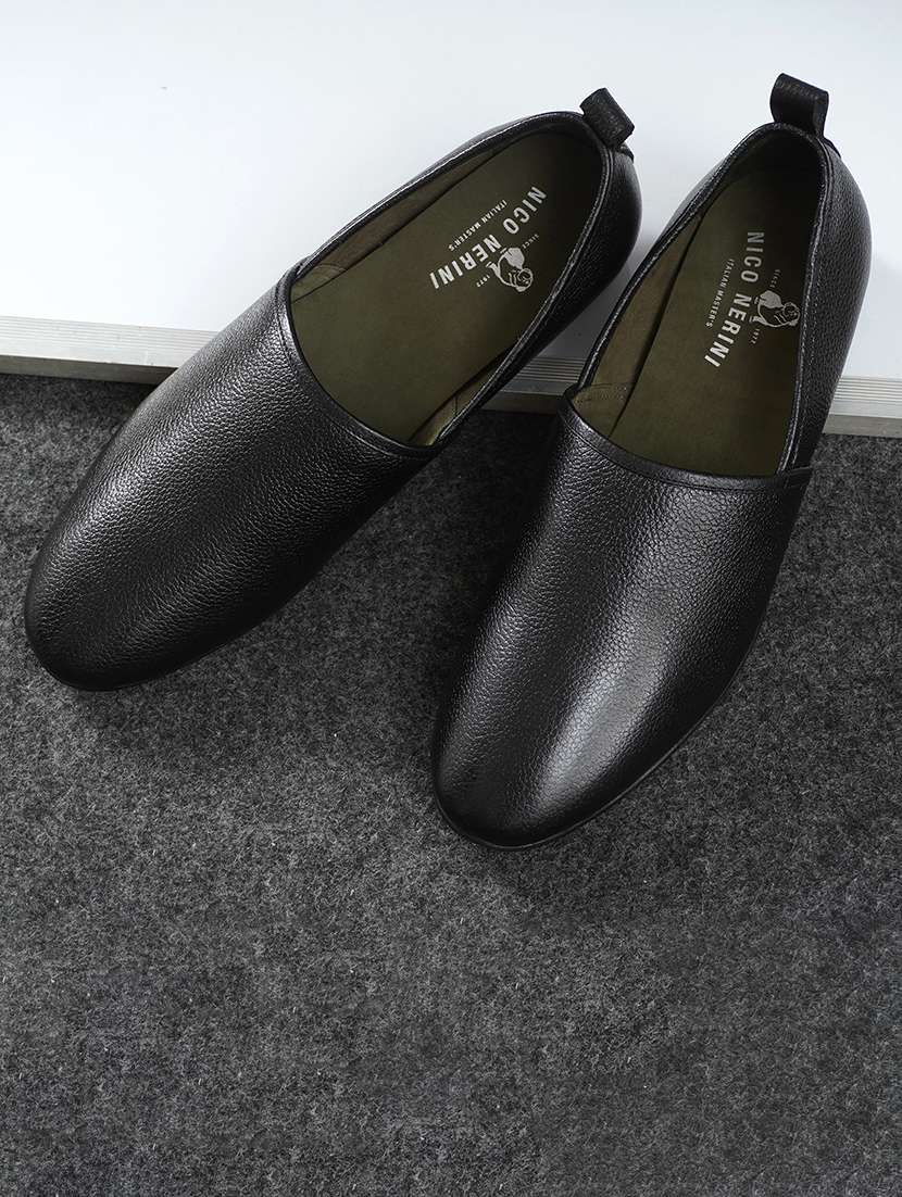 men solid slip on jutti