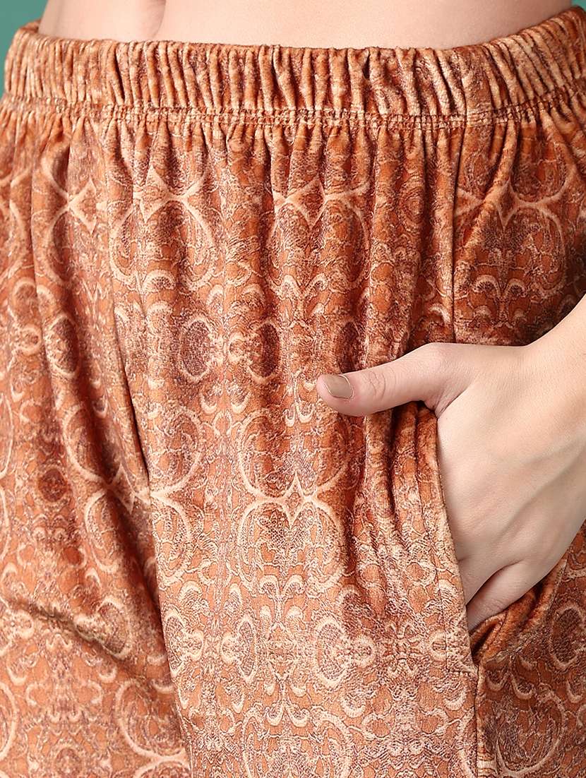 women printed kurta pant set with dupatta - 21575541 -  Standard Image - 4