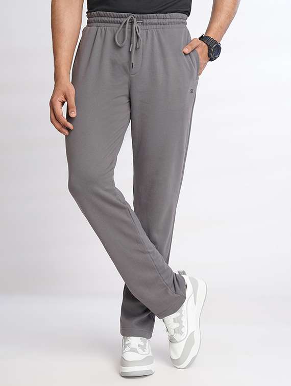 men solid regular fit track pant