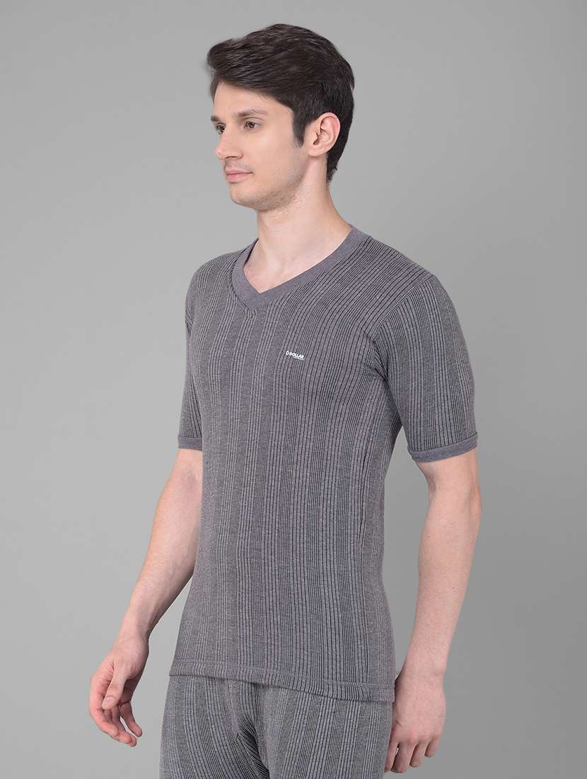 men solid v neck half sleeve thermal top - 21578071 -  Standard Image - 1
