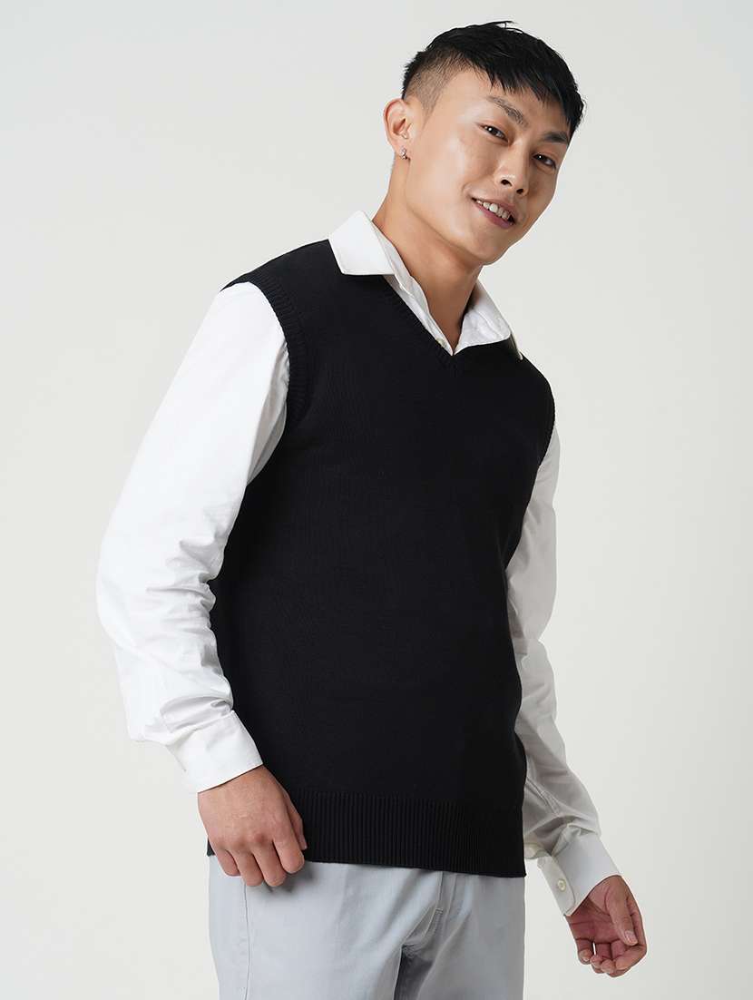men black solid sleeveless pullover