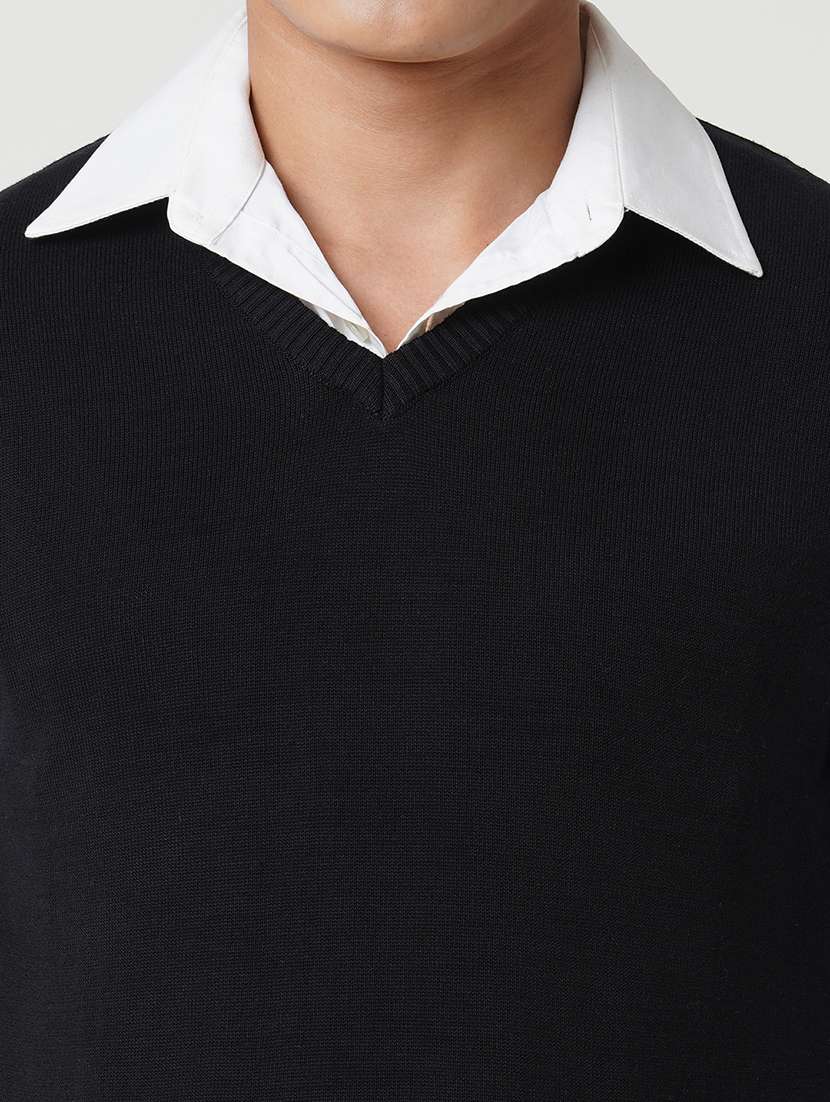 men black solid sleeveless pullover - 21579796 -  Standard Image - 4