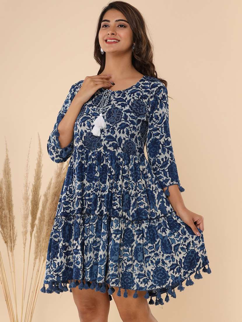 women printed tie up neck tiered dress - 21582219 -  Standard Image - 4