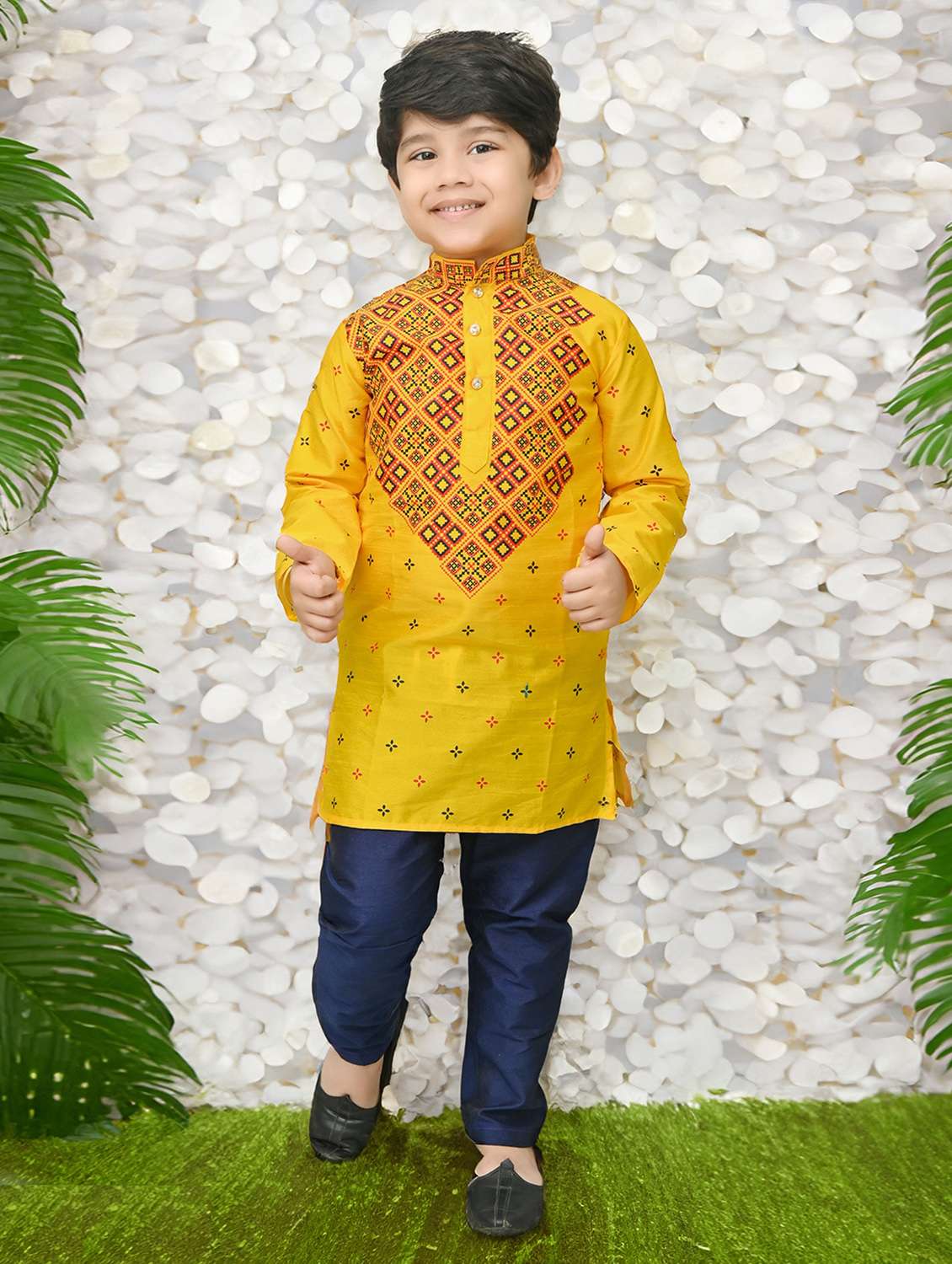 boys printed mandarin neck kurta pyjama set