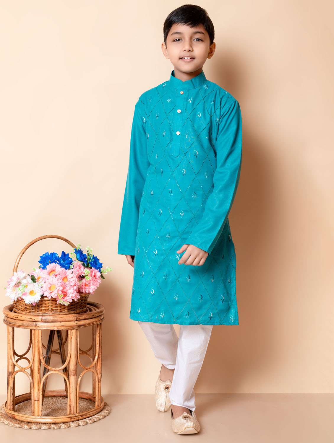 boys embroidered mandarin neck kurta pyjama set - 21585433 - Zoom Image - 0
