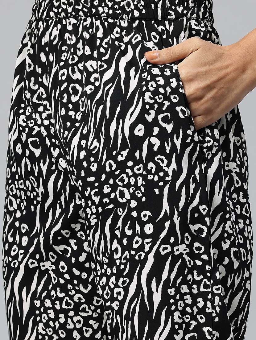 women printed top and trouser co-ord set - 21586266 -  Standard Image - 4