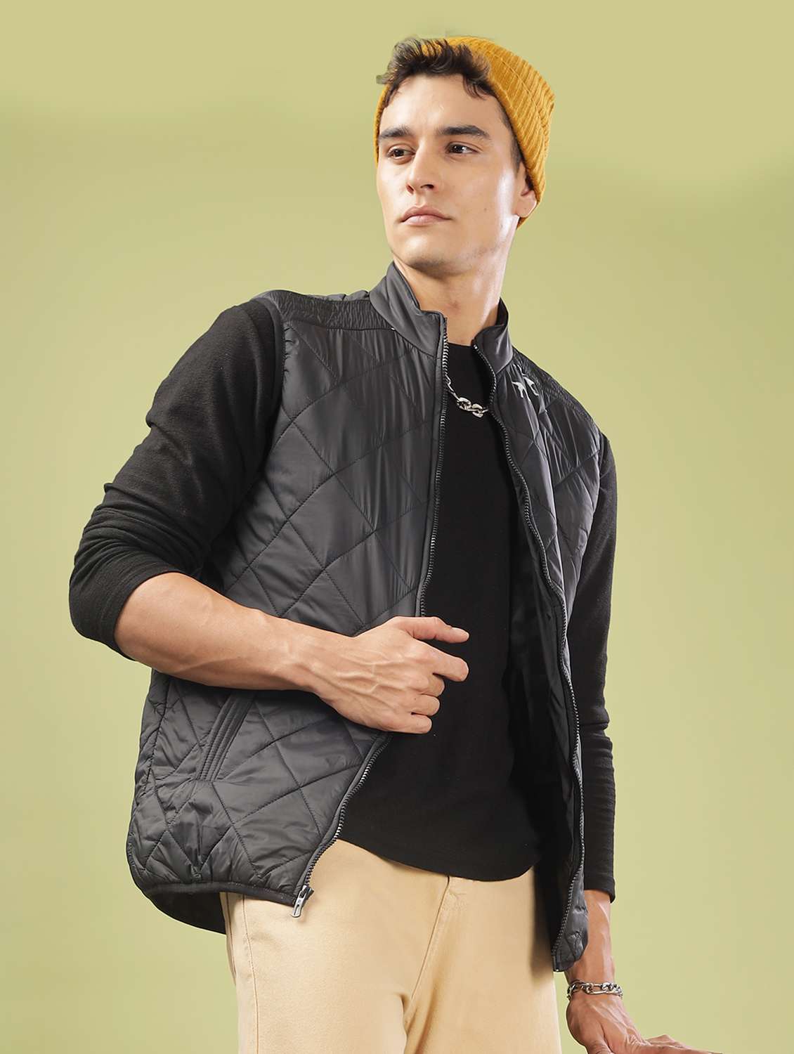men solid sleeveles quilted jacket - 21586679 -  Standard Image - 1