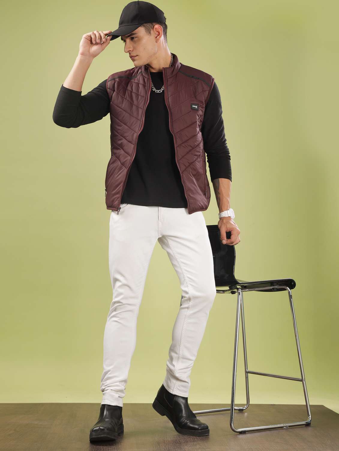 men solid sleeveles quilted jacket - 21586681 -  Standard Image - 4