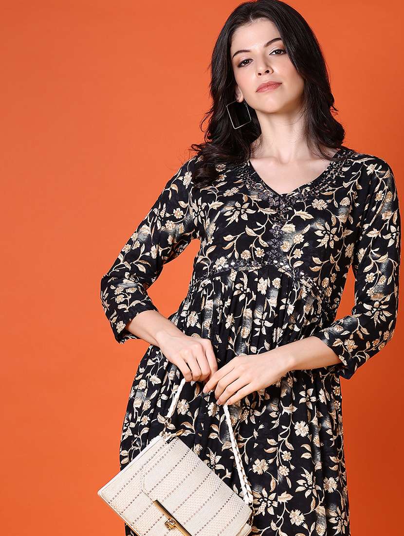 women three quarter sleeve a-line kurta - 21593505 -  Standard Image - 4