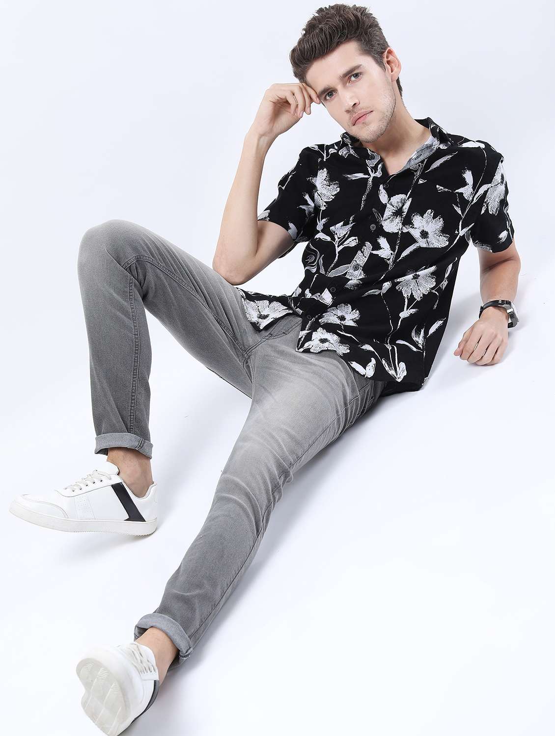 men mid rise plain jeans - 21596008 -  Standard Image - 4