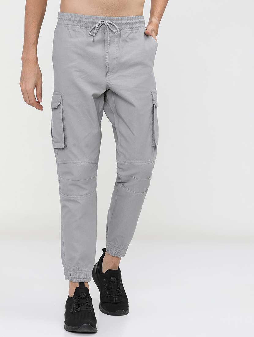 men solid regular fit mid rise cargo