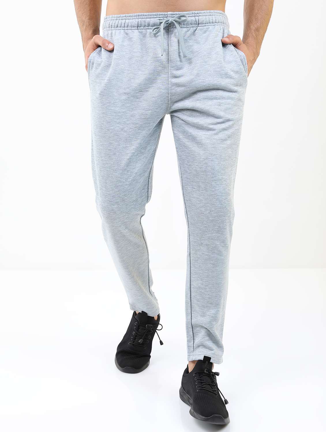 men solid regular fit track pant