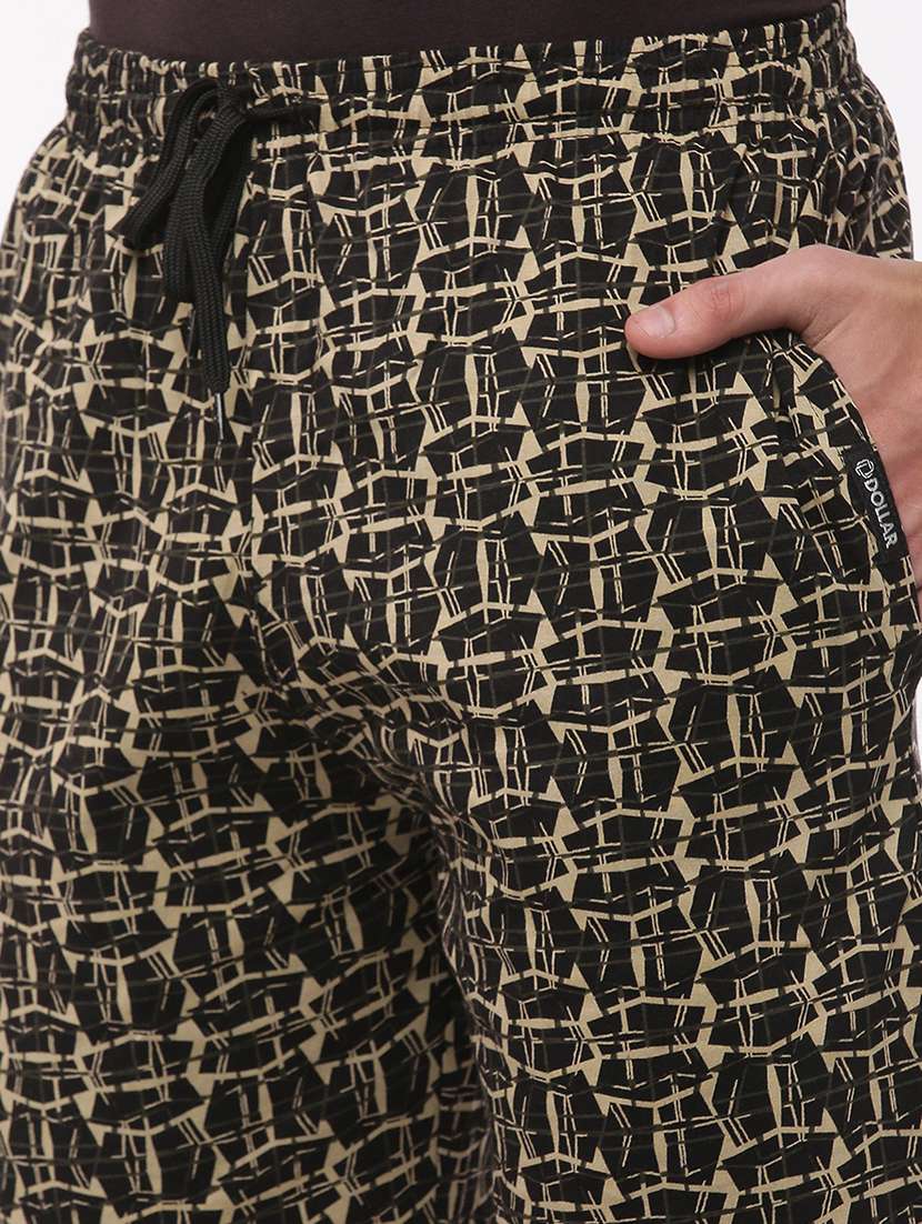 men multi color printed shorts - 21596900 -  Standard Image - 4