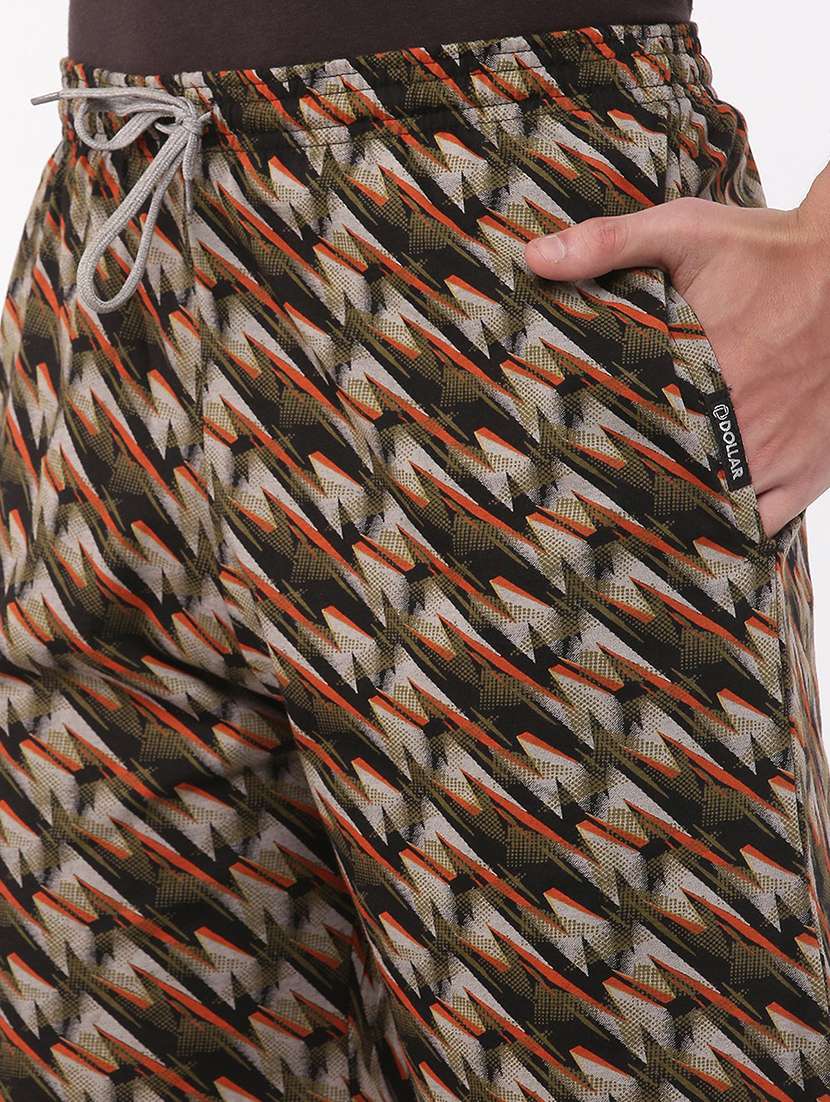 men multi color printed shorts - 21596902 -  Standard Image - 4