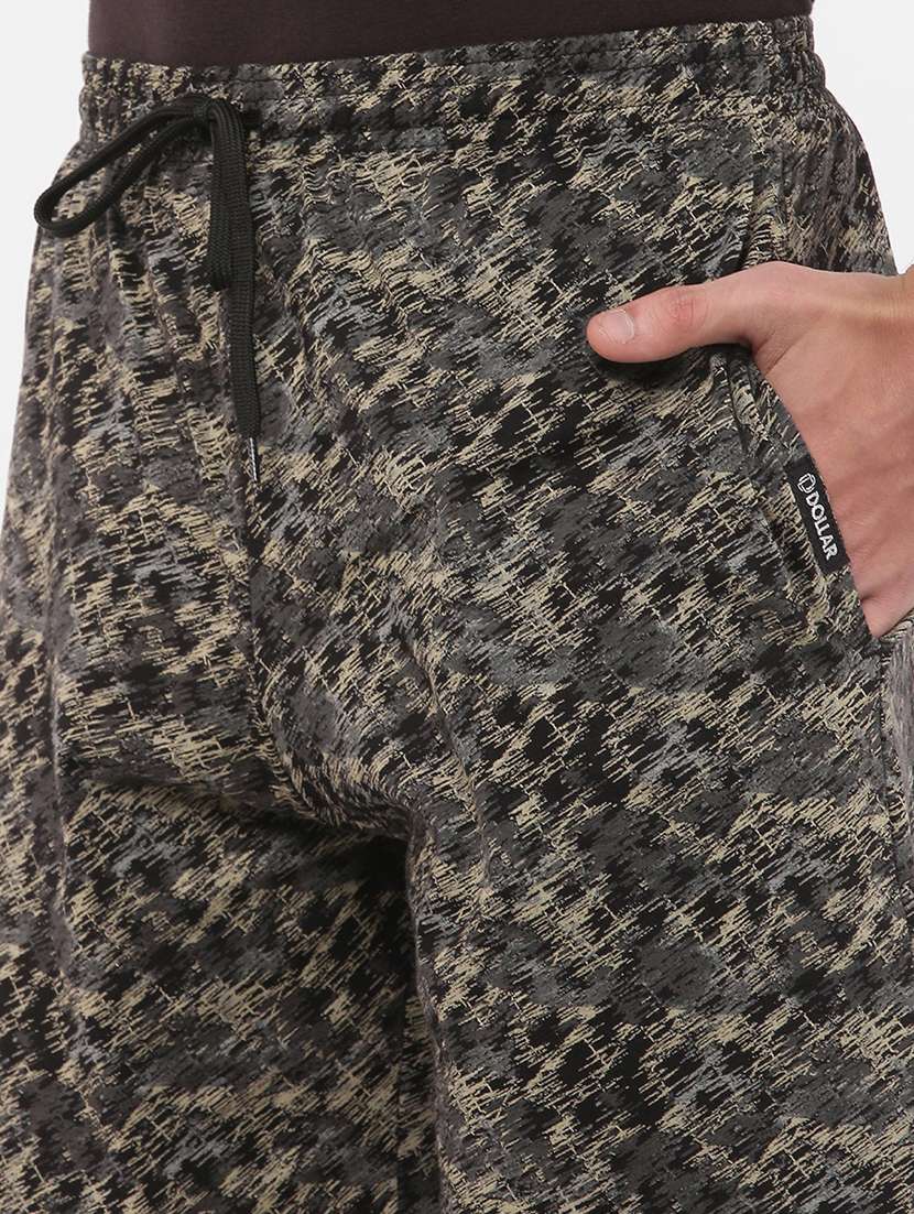 men multi color printed shorts - 21596903 -  Standard Image - 4