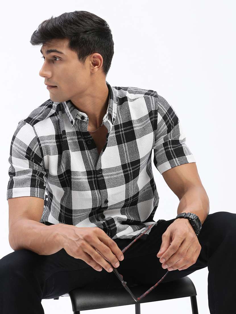 men short sleeves checkered casual shirt - 21597459 -  Standard Image - 1