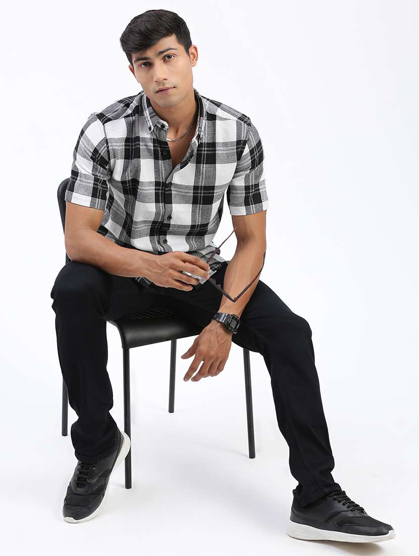 men short sleeves checkered casual shirt - 21597459 -  Standard Image - 4