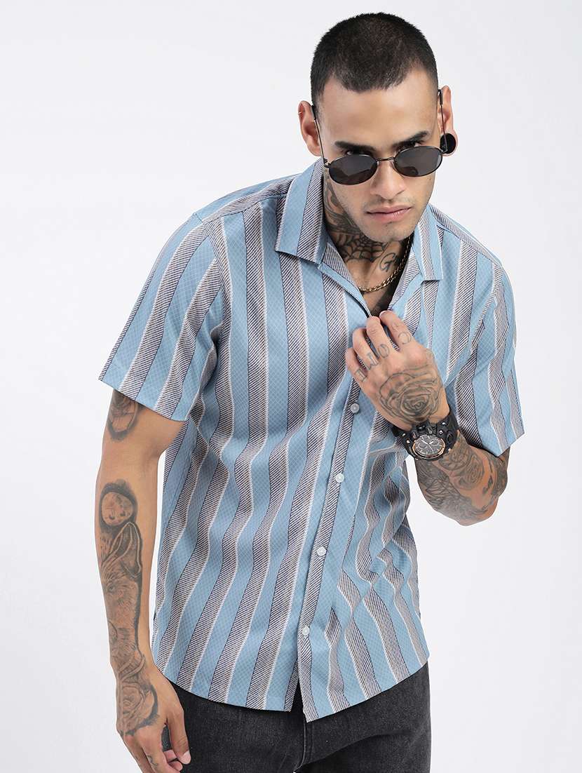 men short sleeves striped casual shirt - 21597481 -  Standard Image - 1
