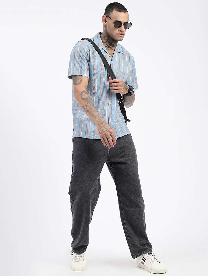 men short sleeves striped casual shirt - 21597481 -  Standard Image - 4