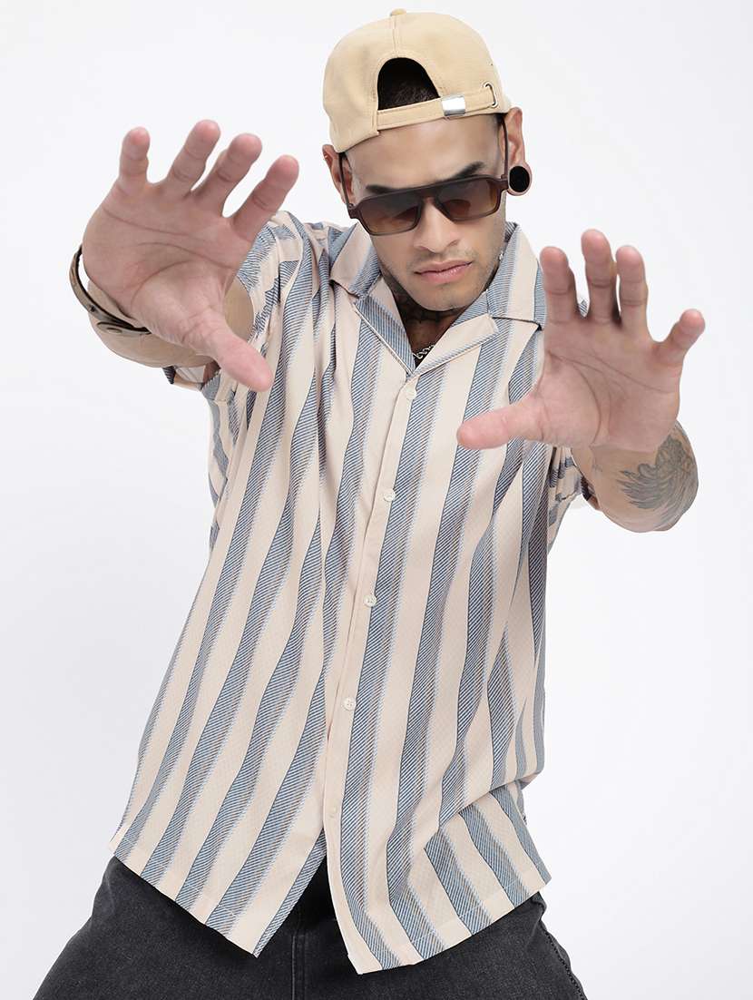 men short sleeves striped casual shirt - 21597484 -  Standard Image - 1