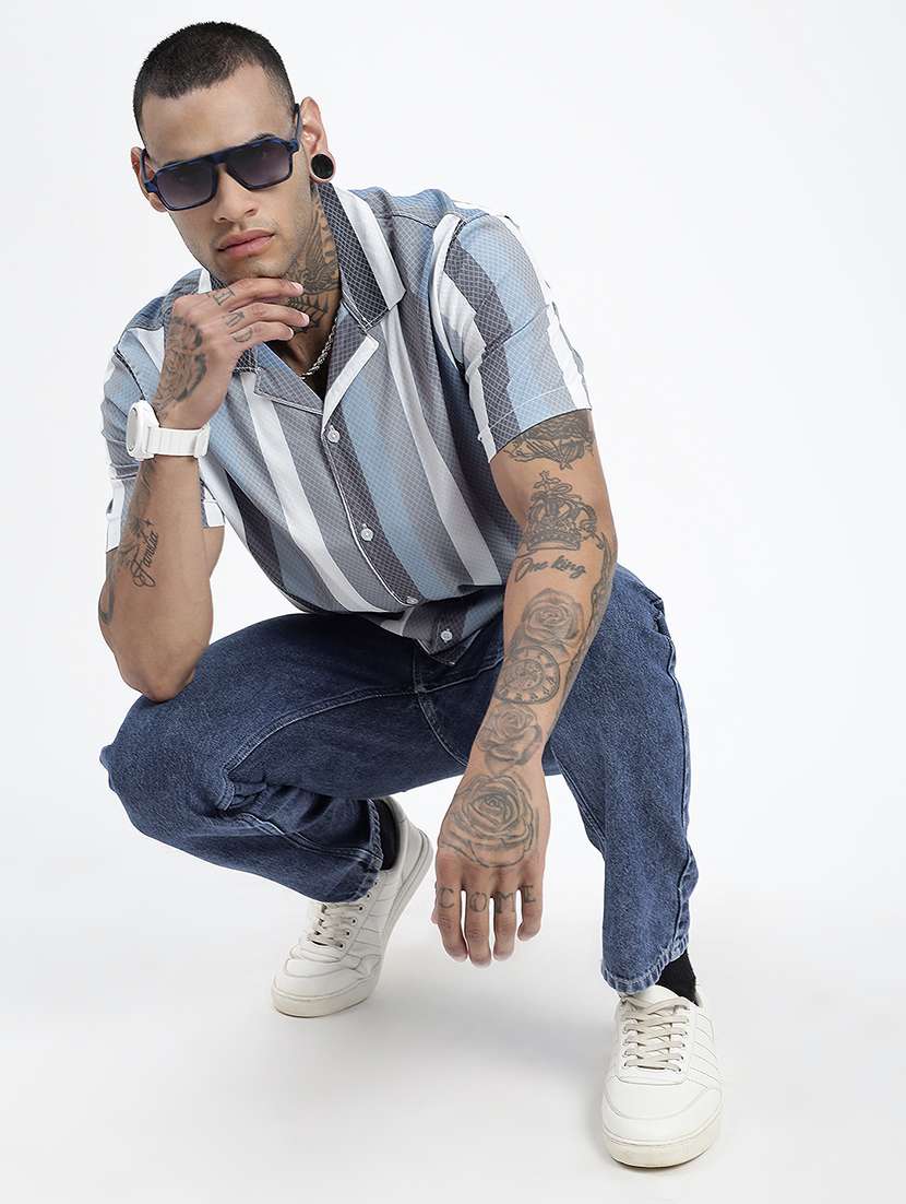 men short sleeves striped casual shirt - 21597494 -  Standard Image - 4